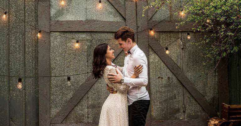 Couple freshly married posing in front of barn door