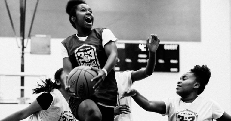 women playing basketball